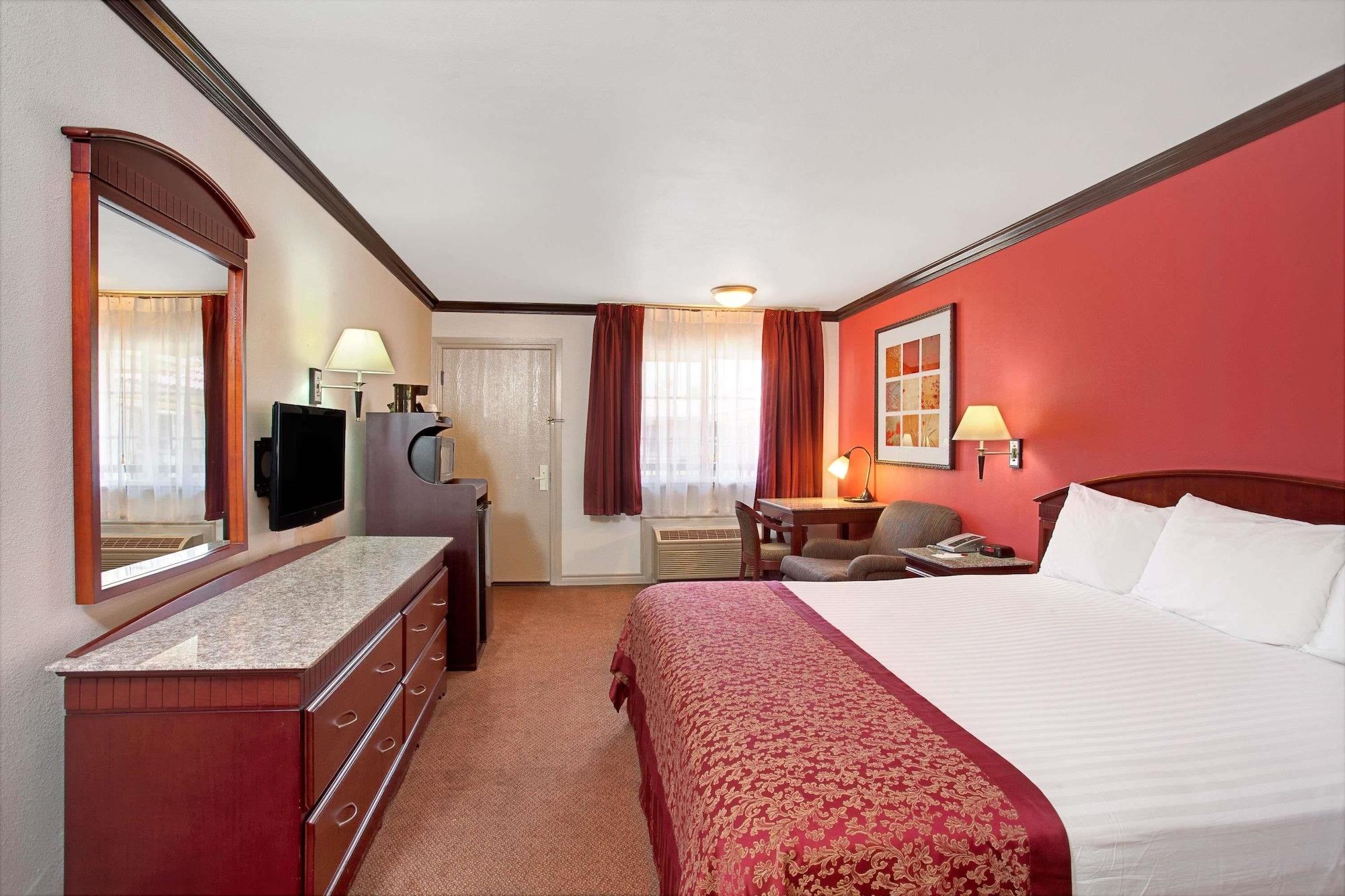 Ramada By Wyndham Pasadena Hotel Luaran gambar