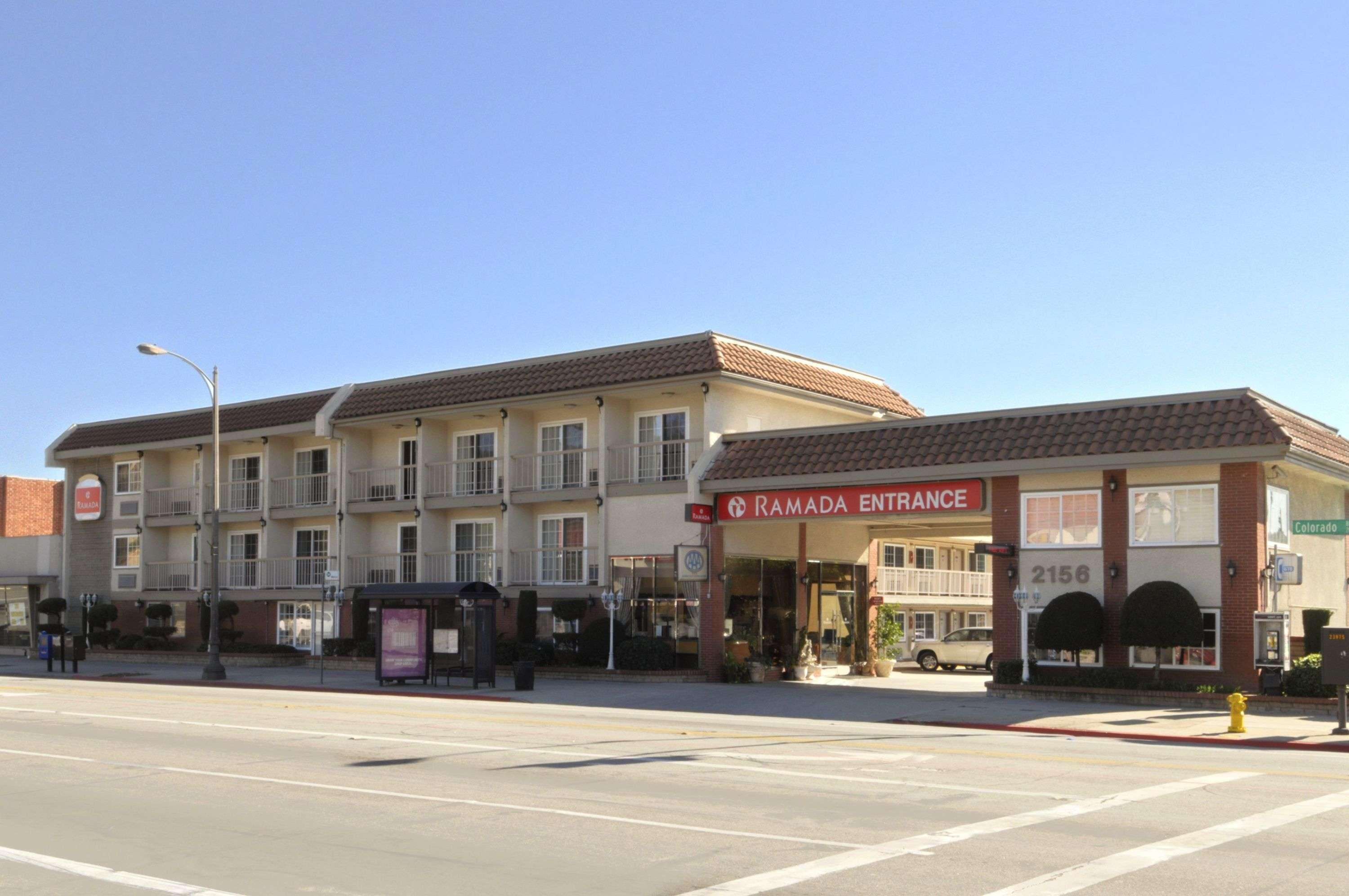 Ramada By Wyndham Pasadena Hotel Luaran gambar