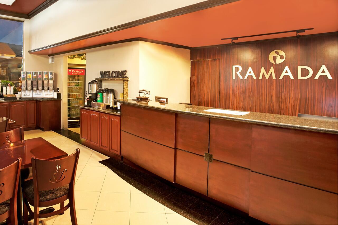 Ramada By Wyndham Pasadena Hotel Luaran gambar