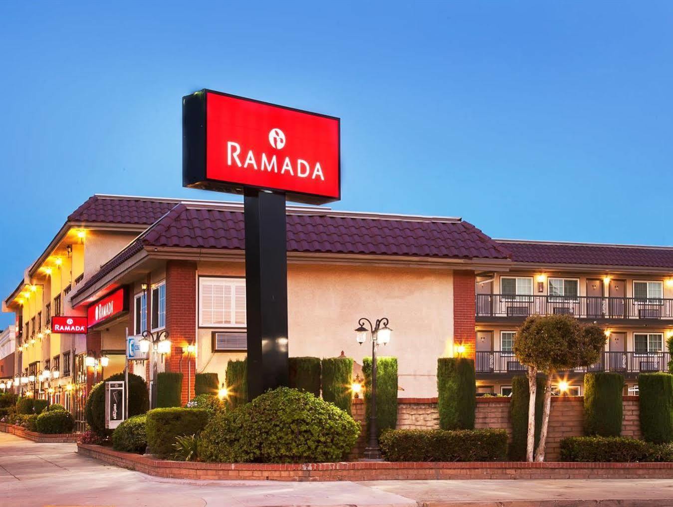 Ramada By Wyndham Pasadena Hotel Luaran gambar